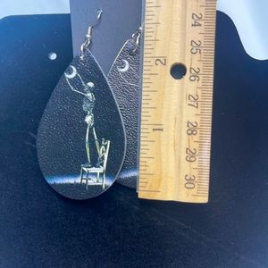 🌕NWOT faux leather hook earrings Halloween🌕